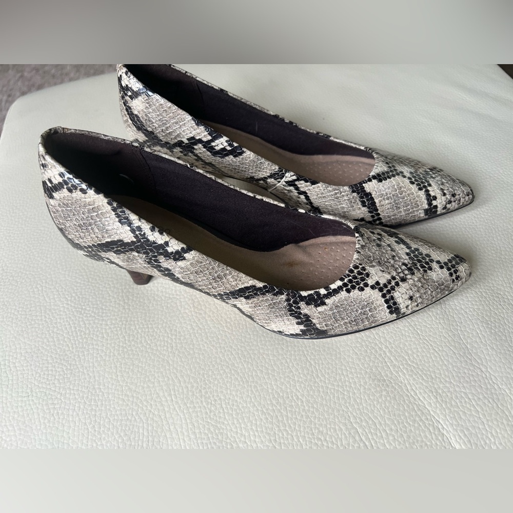 7 NWOT Clark’s Snakeskin Patterned Women's Pumps